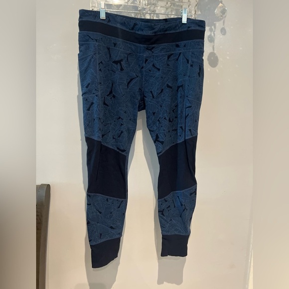 Athleta Blue Patterned Leggings (C044) - Picture 5 of 6